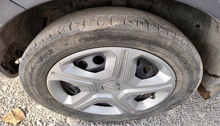 2018 Tata NEXON XZ PETROL, Petrol, Manual, 73,090 km, tyre