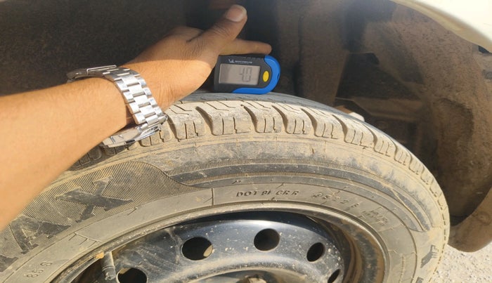 2015 Maruti Swift Dzire VDI, Diesel, Manual, 2,15,710 km, tyre