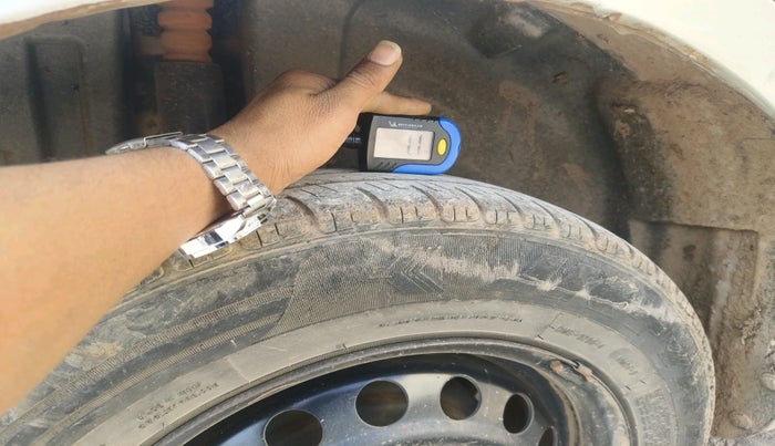 2015 Maruti Swift Dzire VDI, Diesel, Manual, 2,15,710 km, tyre