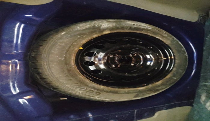 2016 Ford Figo Aspire TITANIUM 1.2 PETROL, Petrol, Manual, 70,630 km, tyre