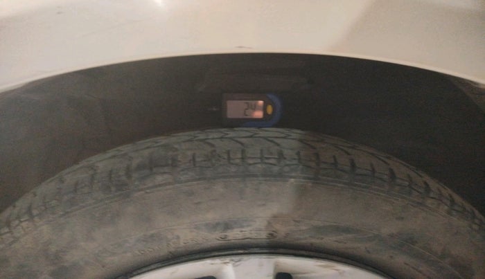 2015 Maruti Swift VXI, Petrol, Manual, 40,493 km, tyre