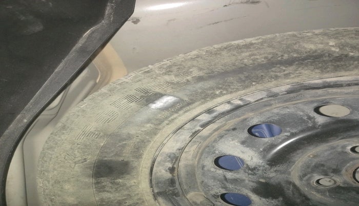 2015 Maruti Swift VXI, Petrol, Manual, 40,493 km, tyre