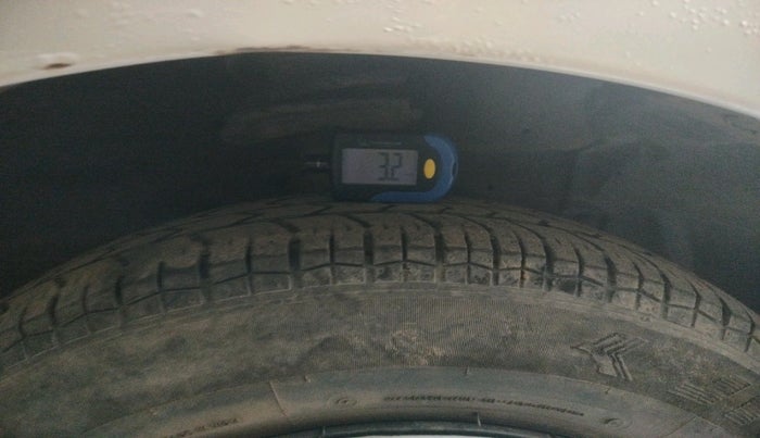 2015 Maruti Swift VXI, Petrol, Manual, 40,493 km, tyre