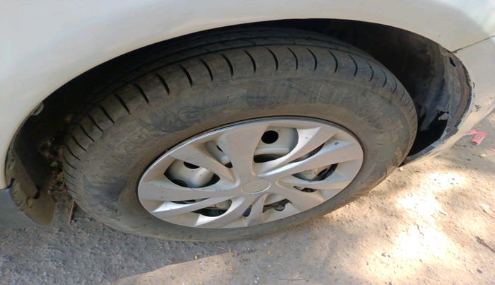 2012 Maruti Swift Dzire LXI, Petrol, Manual, 68,239 km, tyre