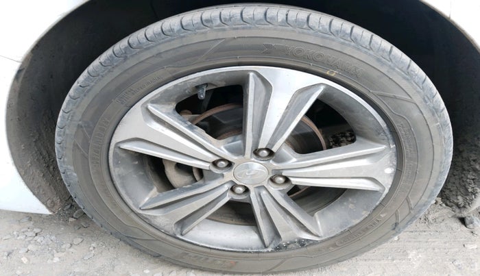 2017 Hyundai Verna 1.6 VTVT SX (O) AT, Petrol, Automatic, 1,13,084 km, tyre