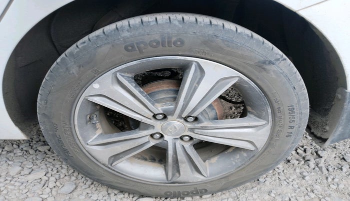 2017 Hyundai Verna 1.6 VTVT SX (O) AT, Petrol, Automatic, 1,13,084 km, tyre