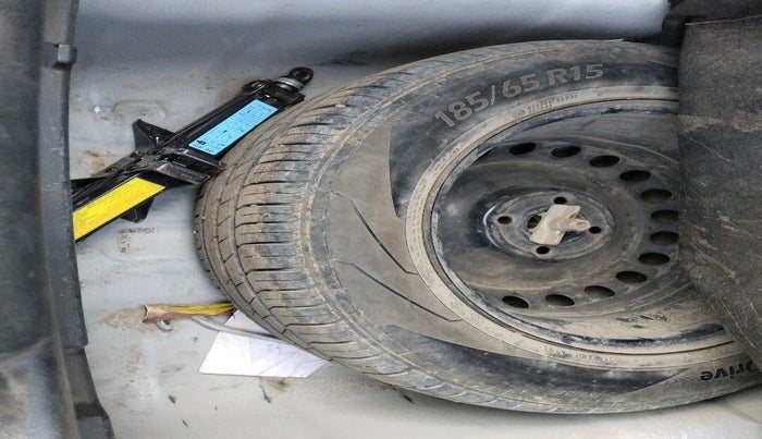 2017 Hyundai Verna 1.6 VTVT SX (O) AT, Petrol, Automatic, 1,13,084 km, tyre