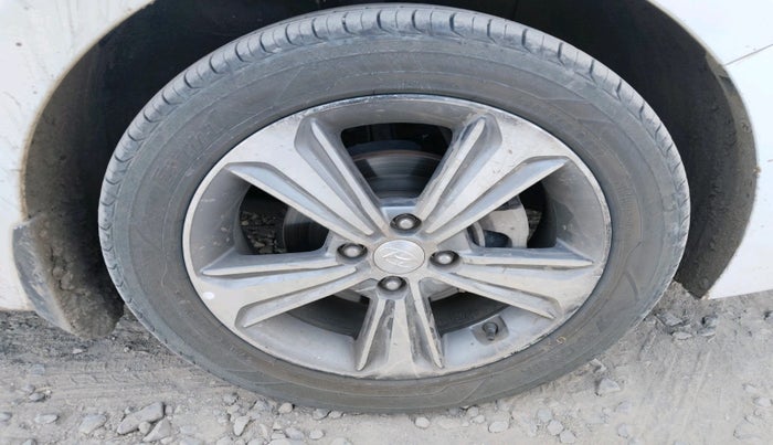 2017 Hyundai Verna 1.6 VTVT SX (O) AT, Petrol, Automatic, 1,13,084 km, tyre