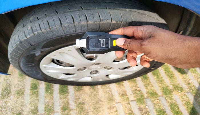 2013 Honda Brio S MT, Petrol, Manual, 72,229 km, tyre