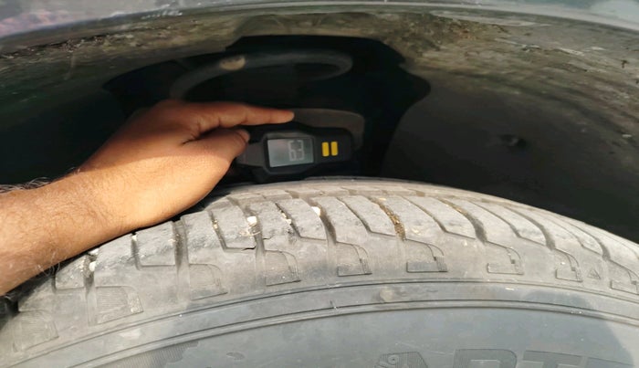 2016 Mahindra XUV500 W4, Diesel, Manual, 66,907 km, tyre