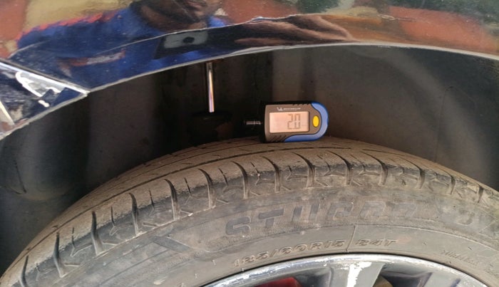 2013 Volkswagen Polo HIGHLINE1.2L, Petrol, Manual, 1,22,764 km, tyre