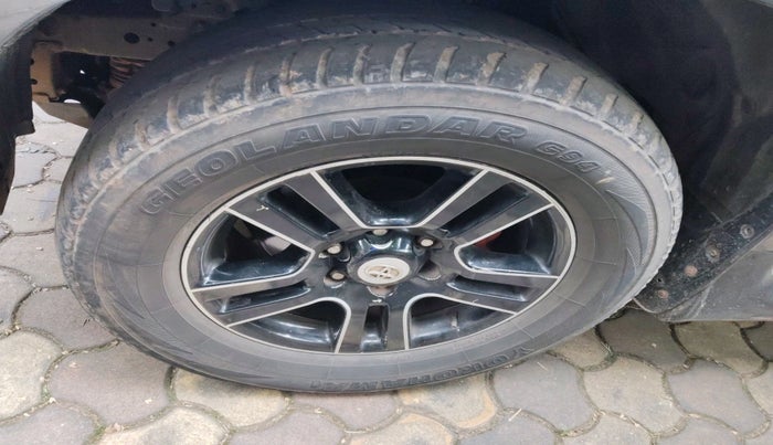 2010 Toyota Land Cruiser Prado VX L, Diesel, Automatic, 1,68,875 km, tyre