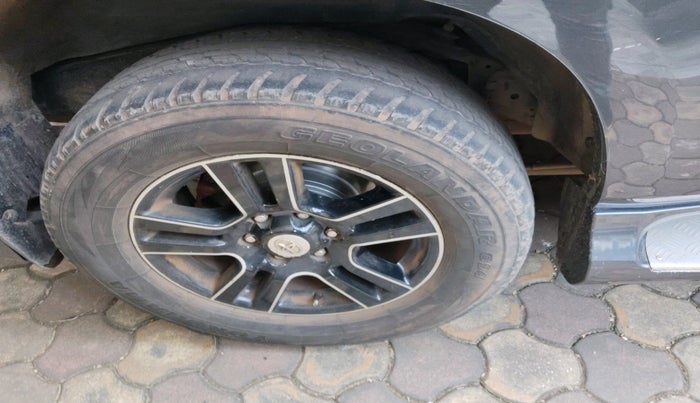 2010 Toyota Land Cruiser Prado VX L, Diesel, Automatic, 1,68,875 km, tyre