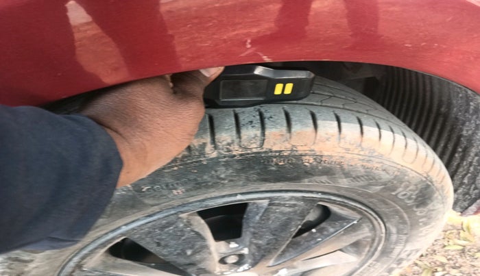 2014 Hyundai i20 SPORTZ 1.4 CRDI, Diesel, Manual, 2,04,046 km, tyre