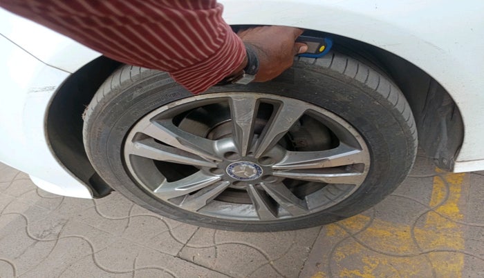 2013 Mercedes Benz E Class E 250 CDI AVANTGARDE, Diesel, Automatic, 1,28,763 km, tyre