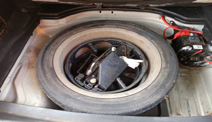 2013 Mercedes Benz E Class E 250 CDI AVANTGARDE, Diesel, Automatic, 1,28,763 km, tyre