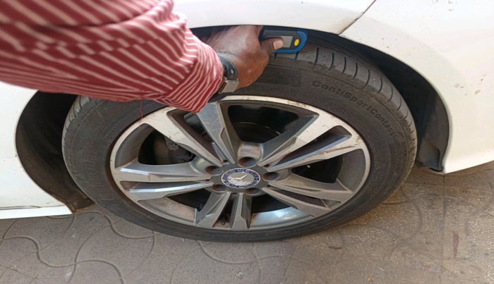 2013 Mercedes Benz E Class E 250 CDI AVANTGARDE, Diesel, Automatic, 1,28,763 km, tyre