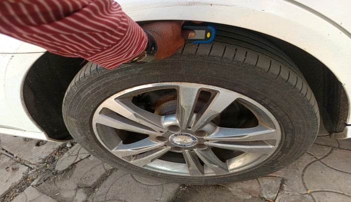 2013 Mercedes Benz E Class E 250 CDI AVANTGARDE, Diesel, Automatic, 1,28,763 km, tyre