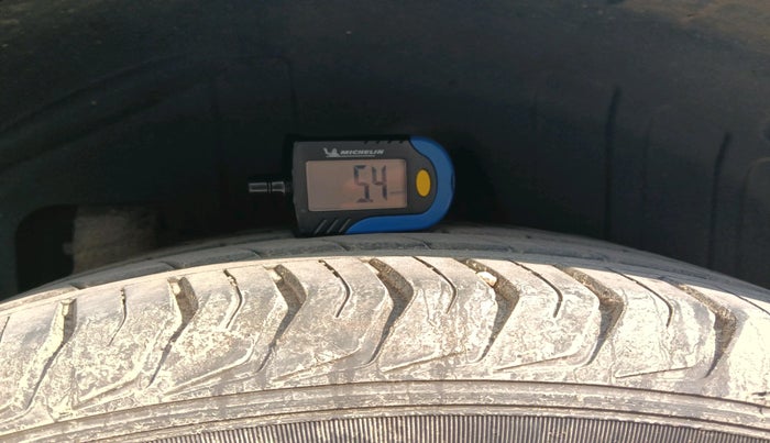 2020 Mahindra XUV300 W8 (O) 1.5 DIESEL, Diesel, Manual, 1,15,832 km, tyre