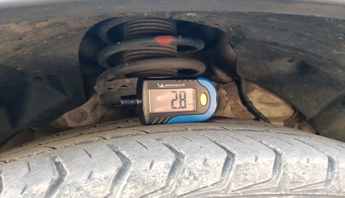 2020 Mahindra XUV300 W8 (O) 1.5 DIESEL, Diesel, Manual, 1,15,832 km, tyre