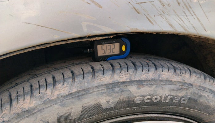 2013 Honda City 1.5L I-VTEC E MT, Petrol, Manual, 1,52,164 km, tyre