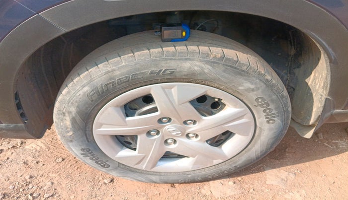 2022 Hyundai VENUE S 1.2, Petrol, Manual, 51,137 km, tyre