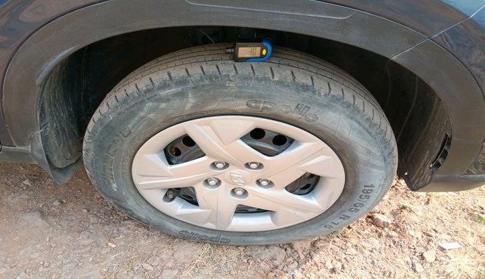 2022 Hyundai VENUE S 1.2, Petrol, Manual, 51,137 km, tyre