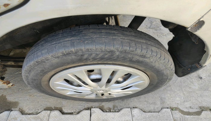2013 Maruti Wagon R 1.0 LXI CNG, Petrol, Manual, 92,827 km, tyre
