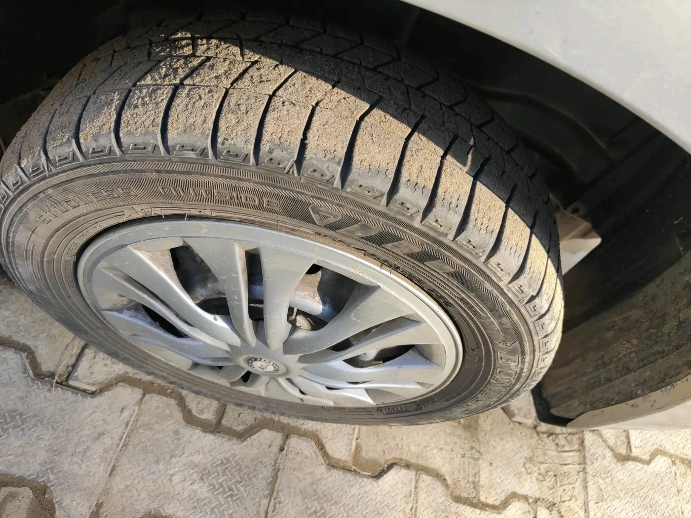 2013 Maruti Wagon R 1.0 LXI CNG, Petrol, Manual, 92,827 km, tyre