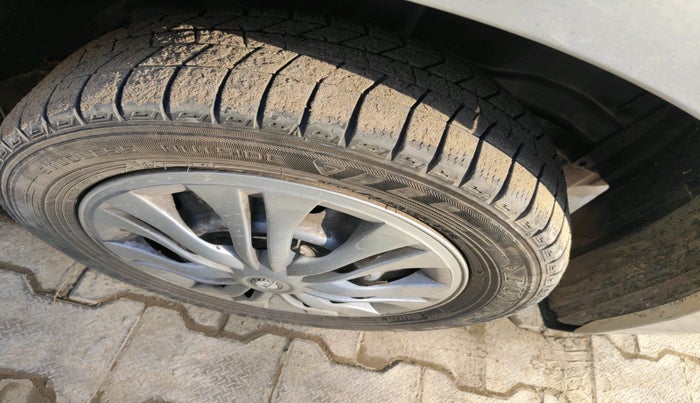 2013 Maruti Wagon R 1.0 LXI CNG, Petrol, Manual, 92,827 km, tyre