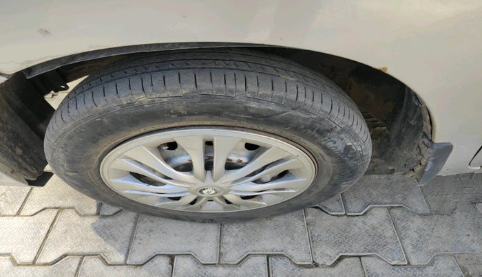 2013 Maruti Wagon R 1.0 LXI CNG, Petrol, Manual, 92,827 km, tyre