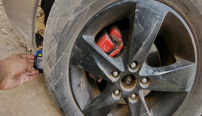 2014 Hyundai New Elantra 1.6 S MT DIESEL, Diesel, Manual, 1,01,065 km, tyre