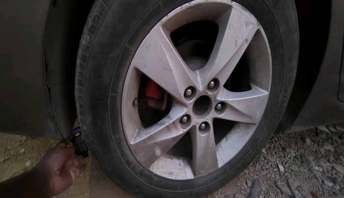 2014 Hyundai New Elantra 1.6 S MT DIESEL, Diesel, Manual, 1,01,065 km, tyre