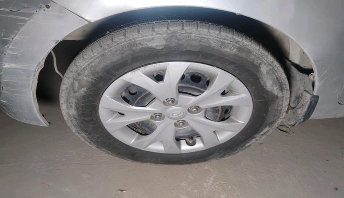 2015 Hyundai Grand i10 MAGNA 1.2 KAPPA VTVT, Petrol, Manual, 1,62,111 km, tyre