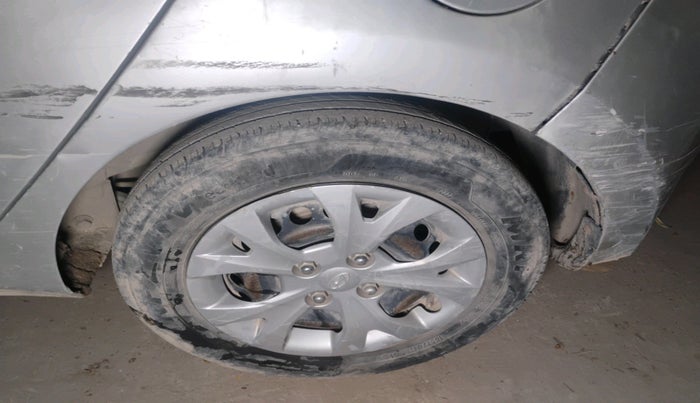 2015 Hyundai Grand i10 MAGNA 1.2 KAPPA VTVT, Petrol, Manual, 1,62,111 km, tyre