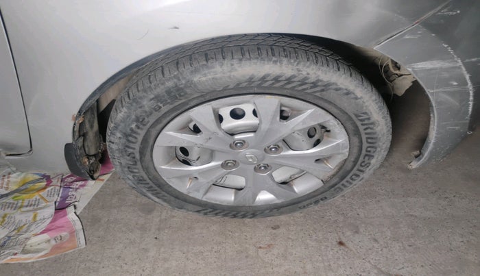 2015 Hyundai Grand i10 MAGNA 1.2 KAPPA VTVT, Petrol, Manual, 1,62,111 km, tyre