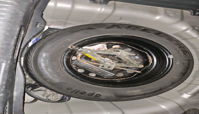 2012 Hyundai i20 MAGNA 1.2, Petrol, Manual, 79,599 km, tyre