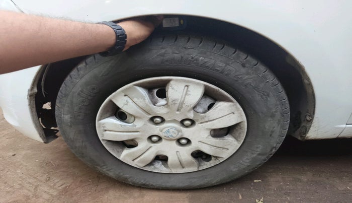 2014 Hyundai i10 MAGNA 1.1, Petrol, Manual, 1,08,337 km, tyre