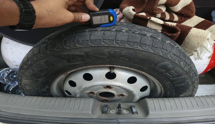 2014 Hyundai i10 MAGNA 1.1, Petrol, Manual, 1,08,337 km, tyre