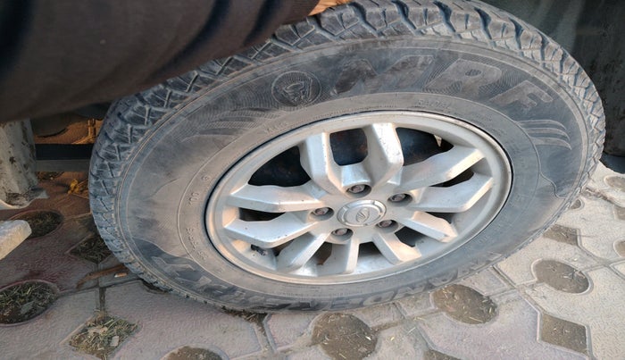 2016 Mahindra TUV300 T8, Diesel, Manual, 1,19,088 km, tyre