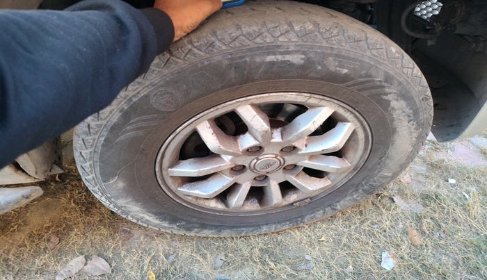 2016 Mahindra TUV300 T8, Diesel, Manual, 1,19,088 km, tyre