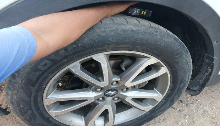 2014 Hyundai Santa Fe 2 WD AT, Diesel, Automatic, 1,33,874 km, tyre