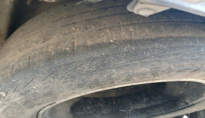 2014 Hyundai Santa Fe 2 WD AT, Diesel, Automatic, 1,33,874 km, tyre