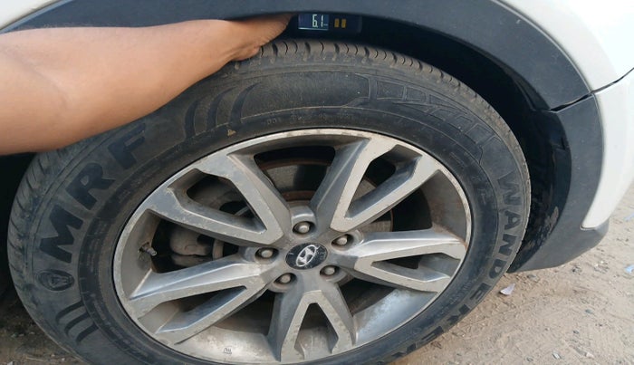 2014 Hyundai Santa Fe 2 WD AT, Diesel, Automatic, 1,33,874 km, tyre