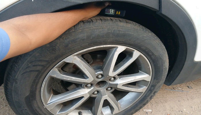 2014 Hyundai Santa Fe 2 WD AT, Diesel, Automatic, 1,33,874 km, tyre