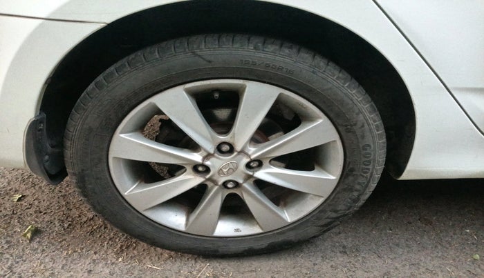 2013 Hyundai Verna FLUIDIC 1.6 CRDI SX, Diesel, Manual, 60,053 km, tyre