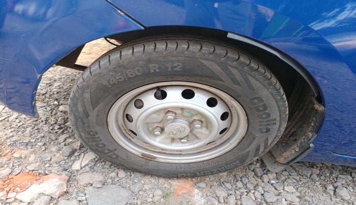 2013 Hyundai Eon ERA +, Petrol, Manual, 60,701 km, tyre