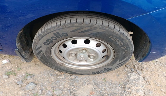 2013 Hyundai Eon ERA +, Petrol, Manual, 60,701 km, tyre