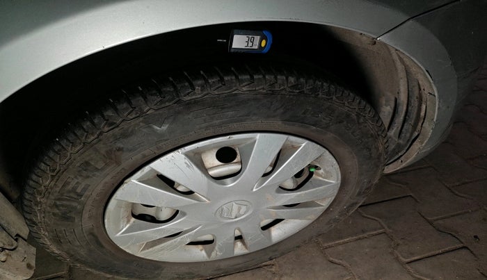 2017 Maruti Swift LXI (O), Petrol, Manual, 1,17,228 km, tyre