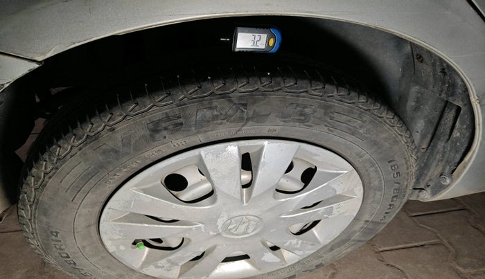 2017 Maruti Swift LXI (O), Petrol, Manual, 1,17,228 km, tyre